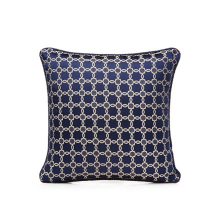 Royal Midnight Collection Dekoratif Kırlent Lacivert desenli saten kumaş, biyeli yastık modeli